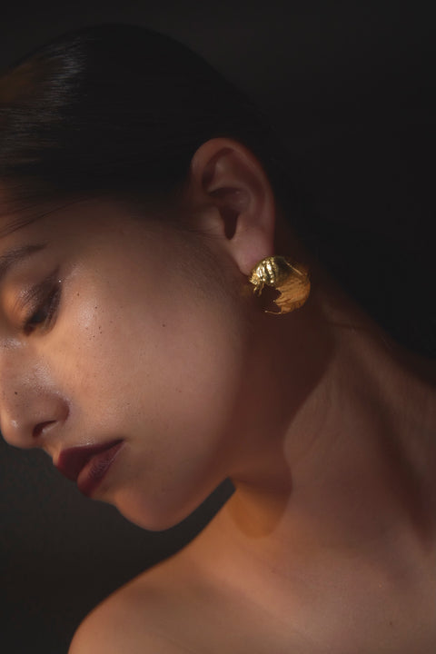 Pluto Fragment pierced earrings Gold