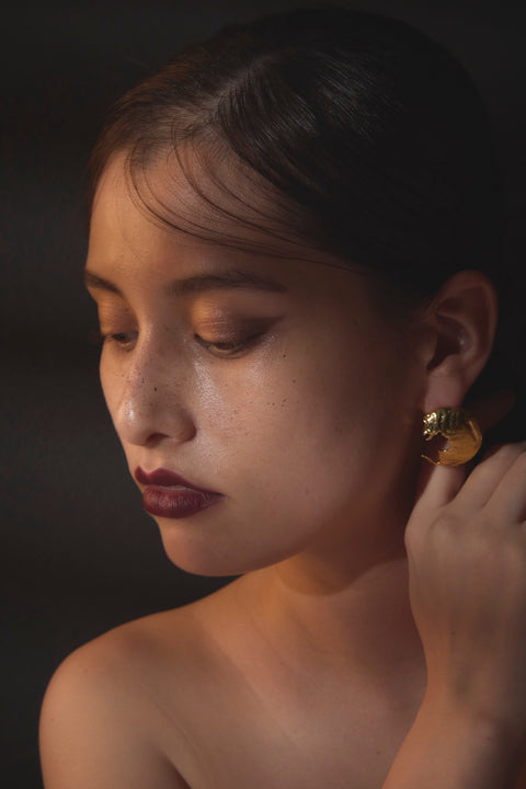 Pluto Fragment pierced earrings Gold