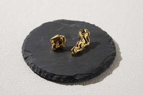 Pluto Rebirth pierced earrings Gold